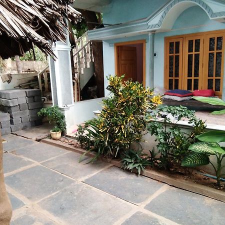 Bobby Guest House Hampi Esterno foto