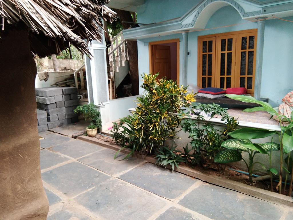 Bobby Guest House Hampi Esterno foto